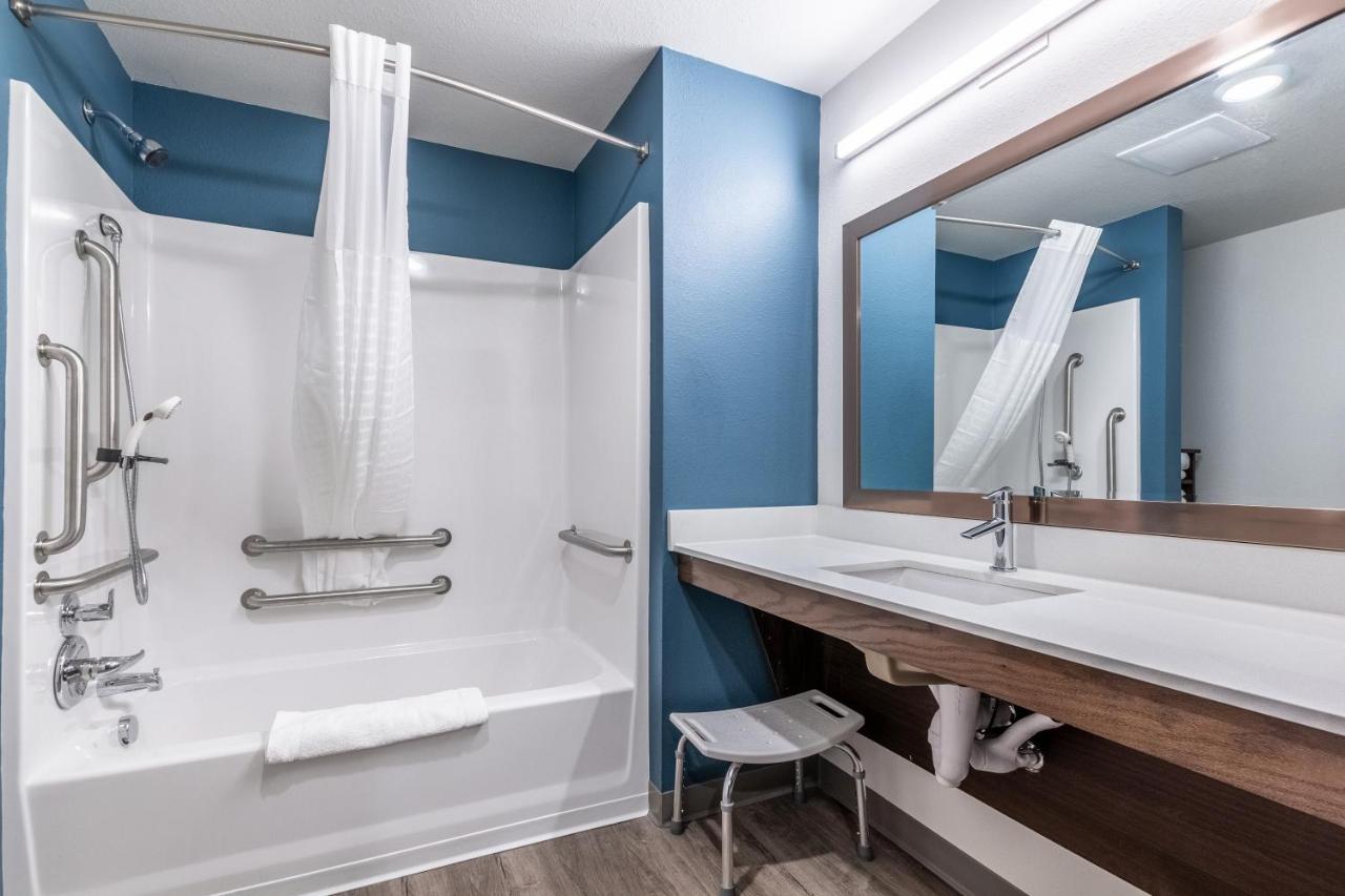 Woodspring Suites Bakersfield East Экстерьер фото