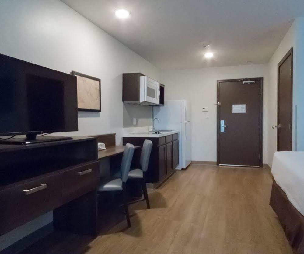 Woodspring Suites Bakersfield East Экстерьер фото